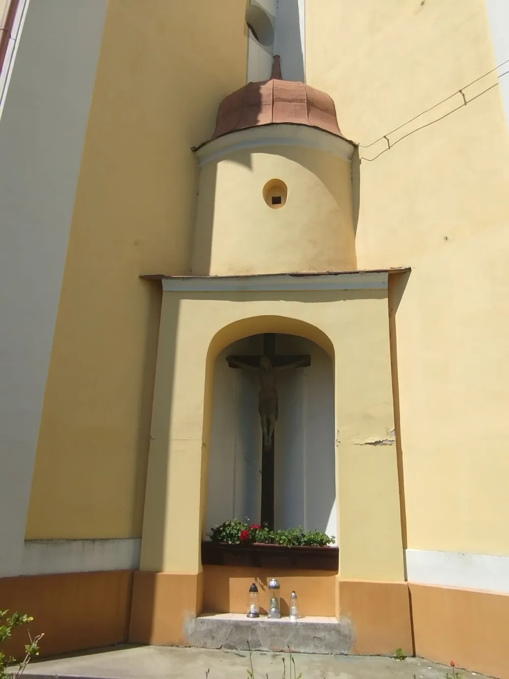 Farský kostol nanebovzatia Panny Márie, Stará Turá — exterior