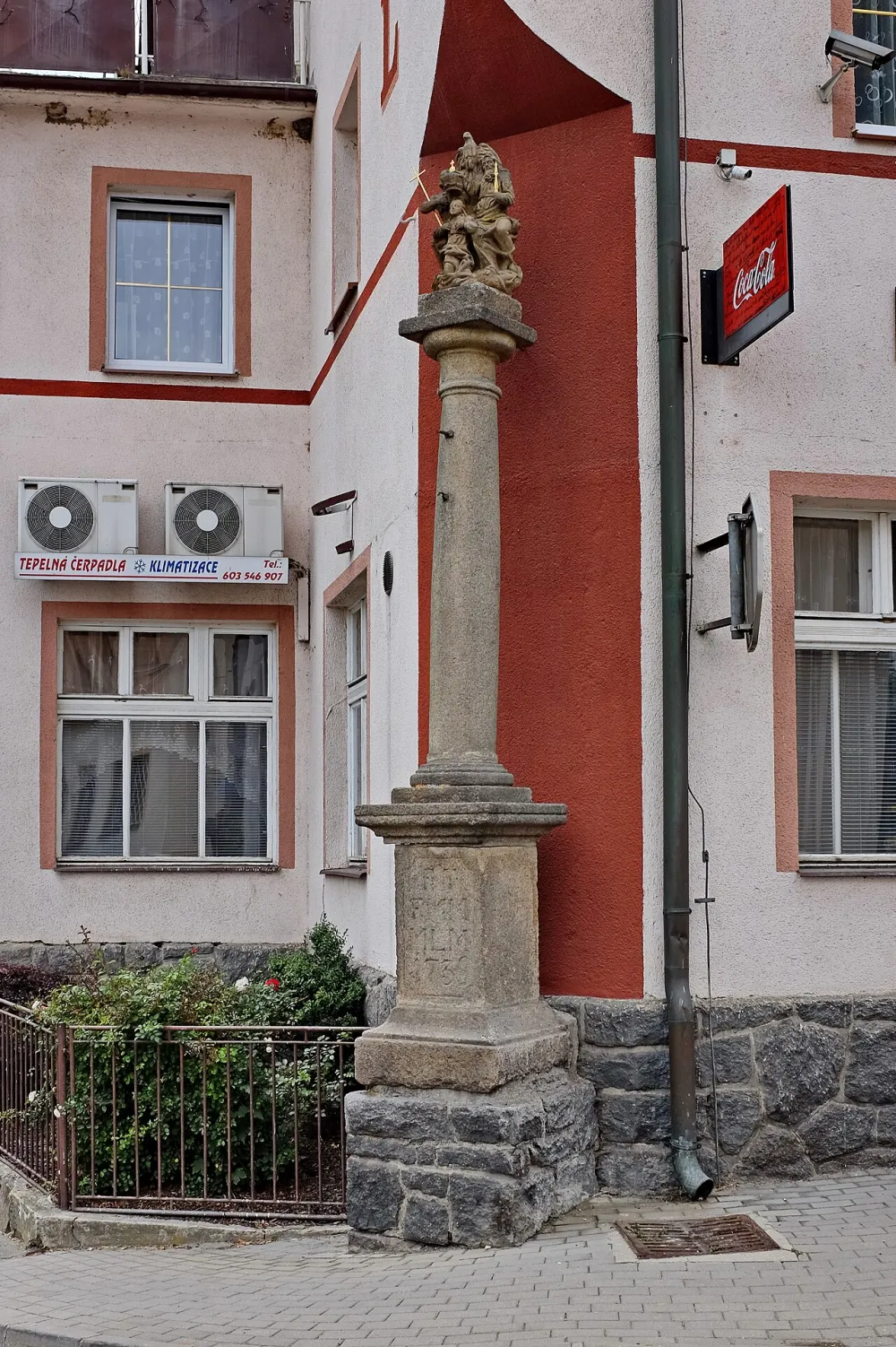 Kostel Nanebevzetí Panny Marie, Pobezovice — exterior