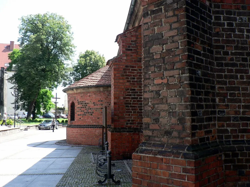 Wniebowzięcia NMP i Św. Stanisława Biskupa i Męczennika, Września, Września — exterior