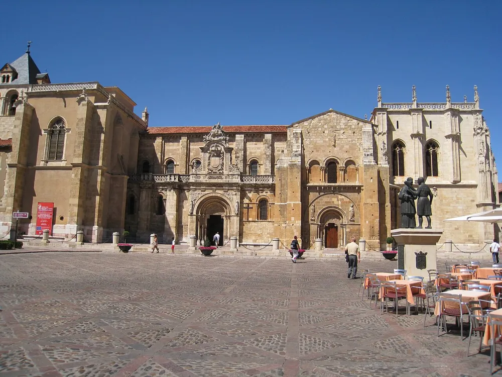 Real Colegiata-Basílica de San Isidoro, León — exterior