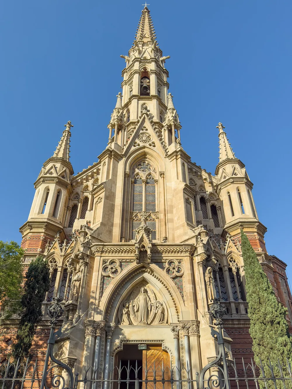 Parròquia de Sant Francesc de Sales (Les Saleses), Barcelona — exterior