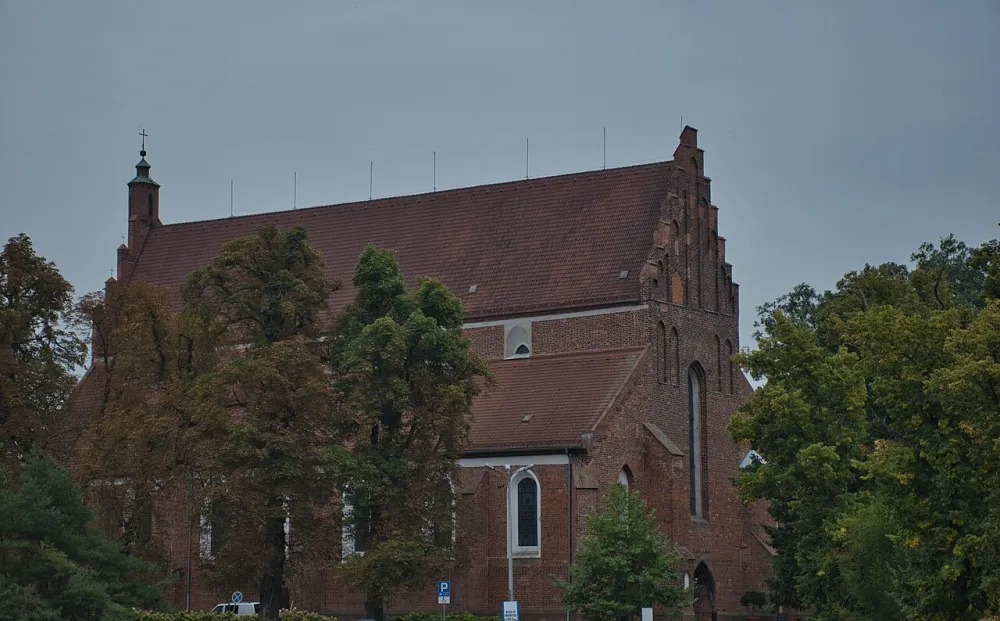Matki Bożej Pocieszenia i Św. Stanisława Biskupa, Szamotuły, Szamotuły — exterior