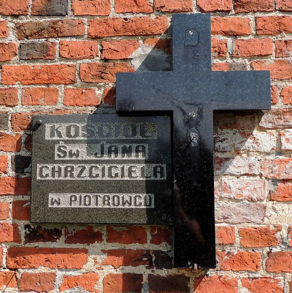 Św. Jana Chrzciciela, Piotrowiec, Piotrowiec — exterior