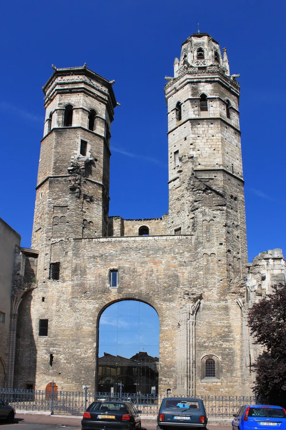Cathédrale Saint-Vincent, Macon — exterior