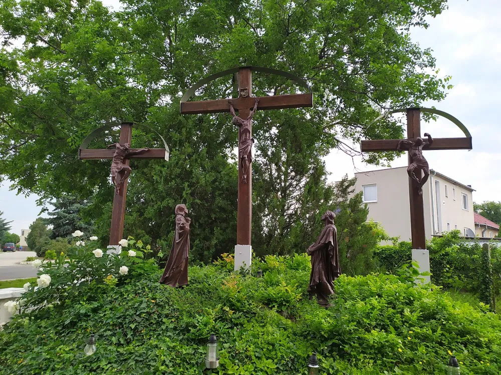 Kostol Ružencovej Panny Márie, Hul — exterior