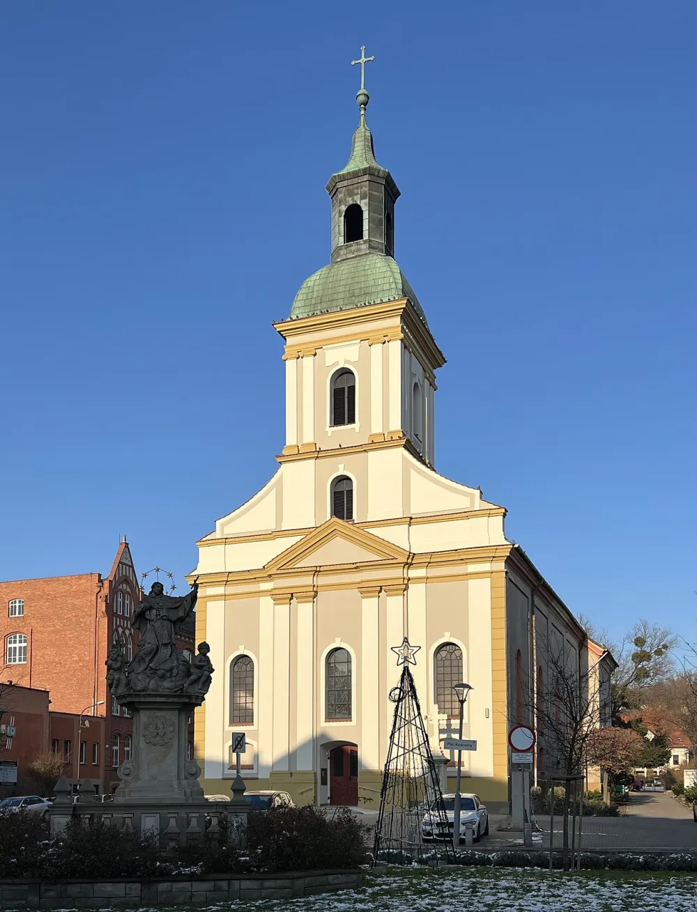 Matki Boskiej Bolesnej, Rybnik, Rybnik — exterior