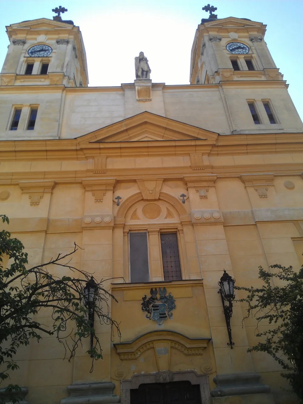 Farský kostol sv. Michala, Levice — exterior