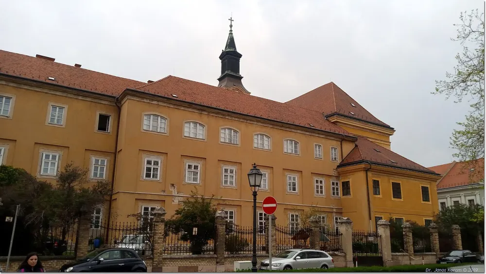 Kármelhegyi Boldogasszony-templom, Székesfehérvár — exterior