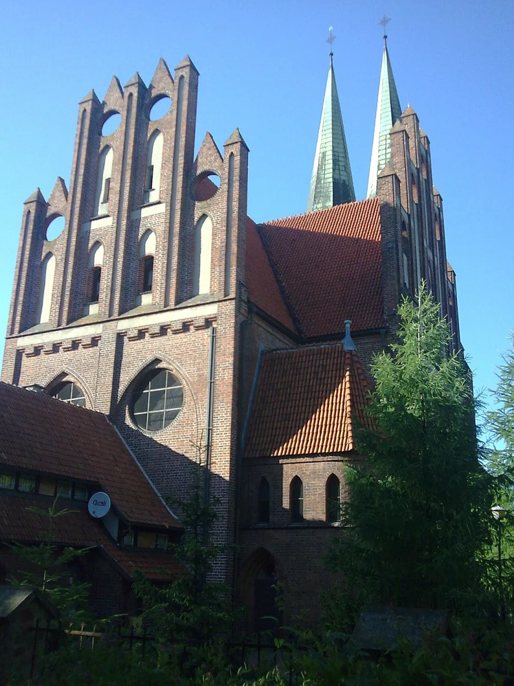 Najświętszej Maryi Panny Królowej Polski i Św. Archaniołów Michała, Gabriela i Rafała, Olsztyn, Olsztyn — exterior