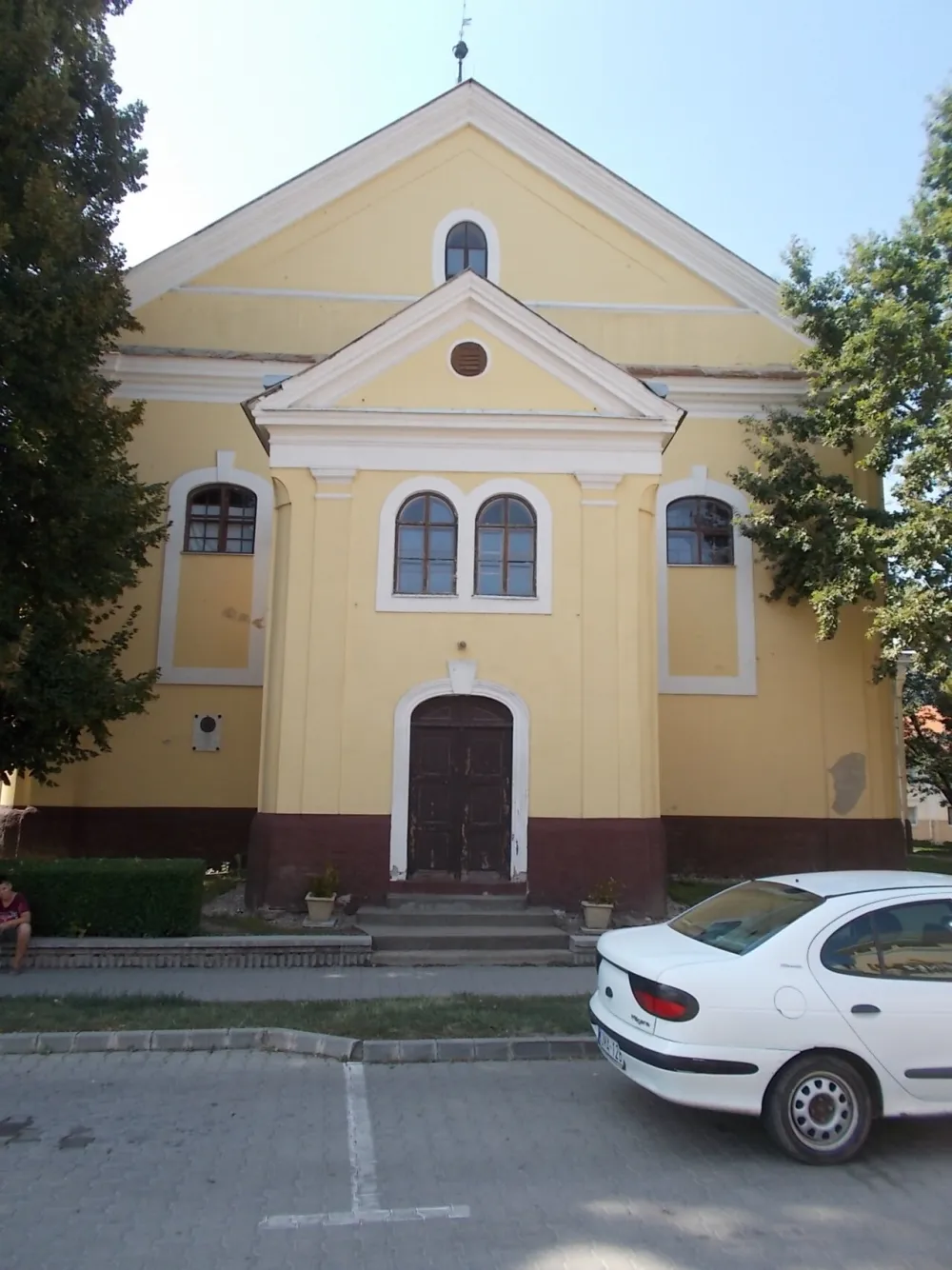 Szentháromság templom, Hajdúnánás — exterior