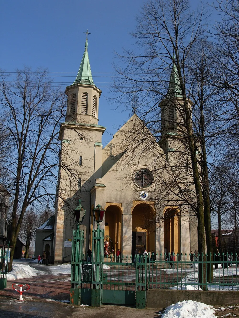 Matki Bożej Częstochowskiej, Wołomin, Wołomin — exterior