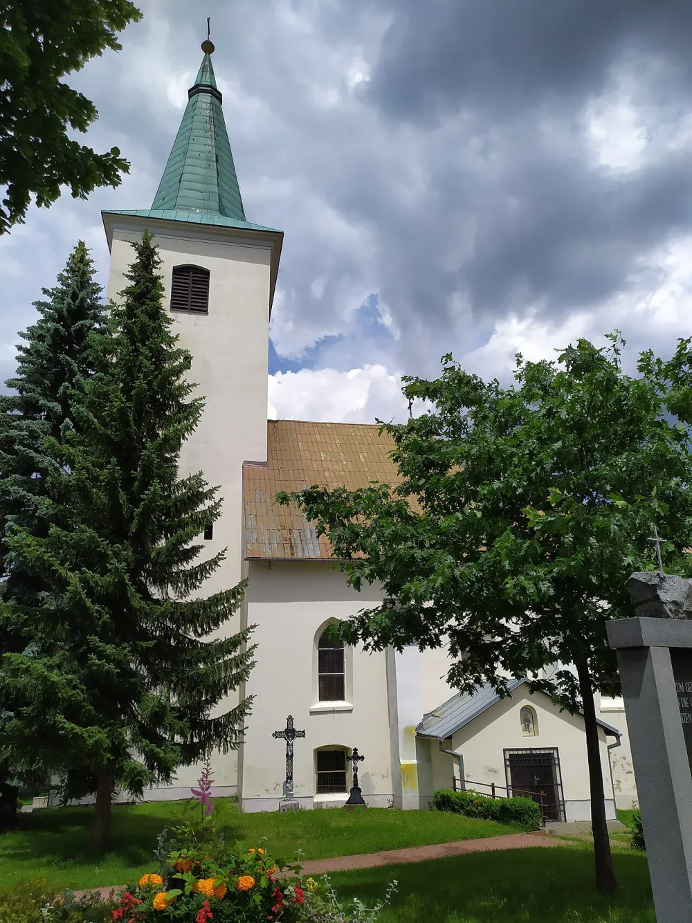 Farský kostol sv. Anny, Horná Štubňa — exterior