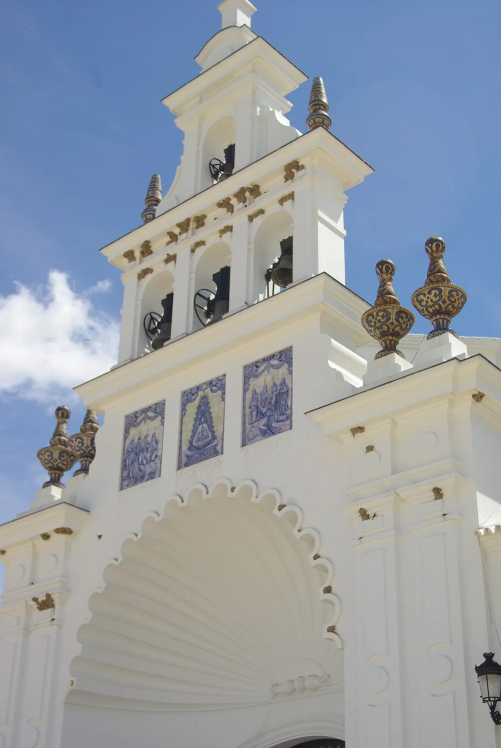 Santuario de Nuestra Señora del Rocío, Almonte — exterior