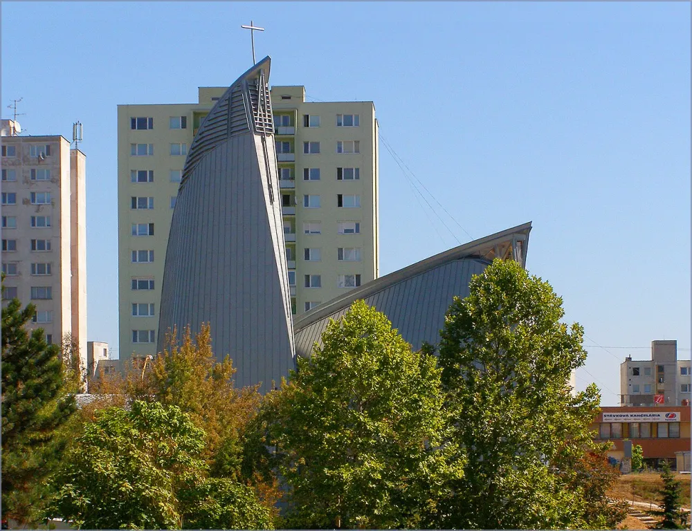 Farský kostol Božieho milosrdenstva (KVP, diecézna svätyňa), Košice — exterior