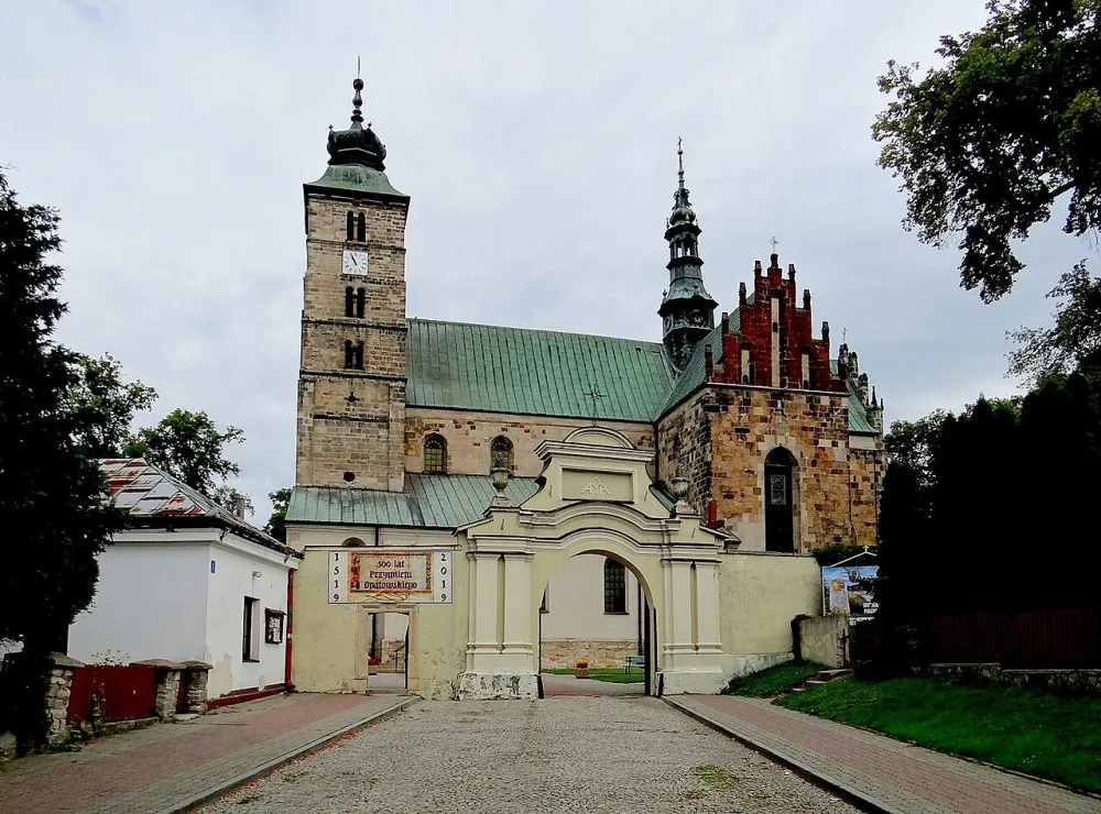 Św. Marcina, Opatów, Opatów — exterior
