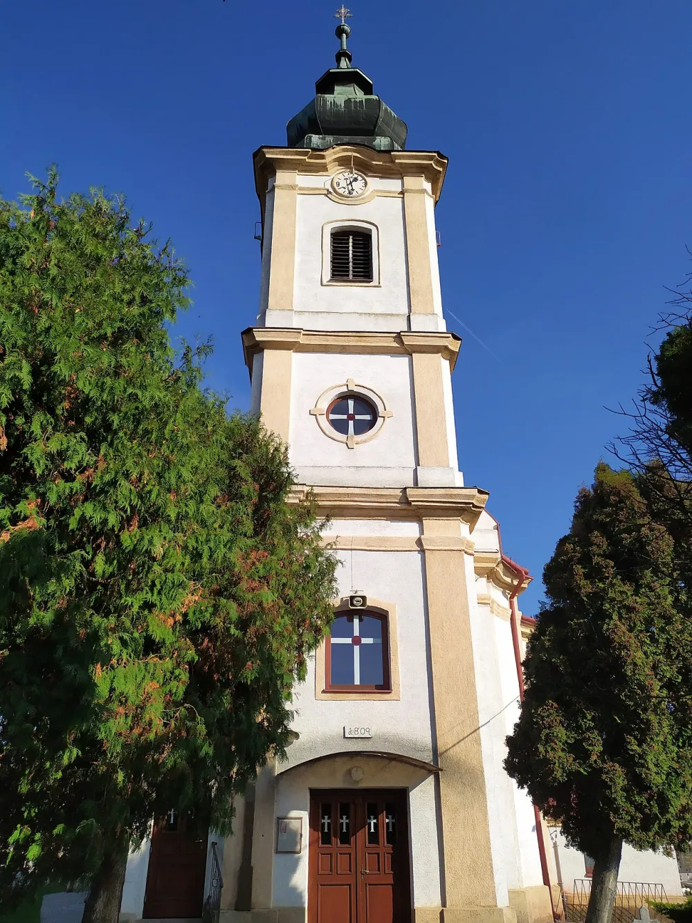 Farský kostol obetovania Panny Márie, Červeník — exterior