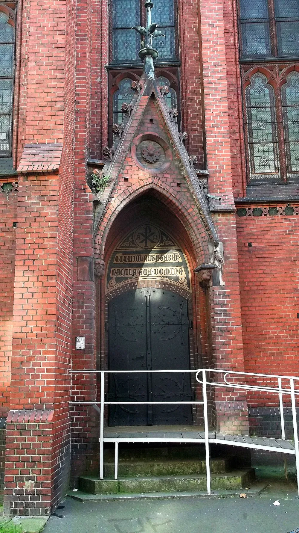 Trójcy Świętej, Legnica, Legnica — exterior