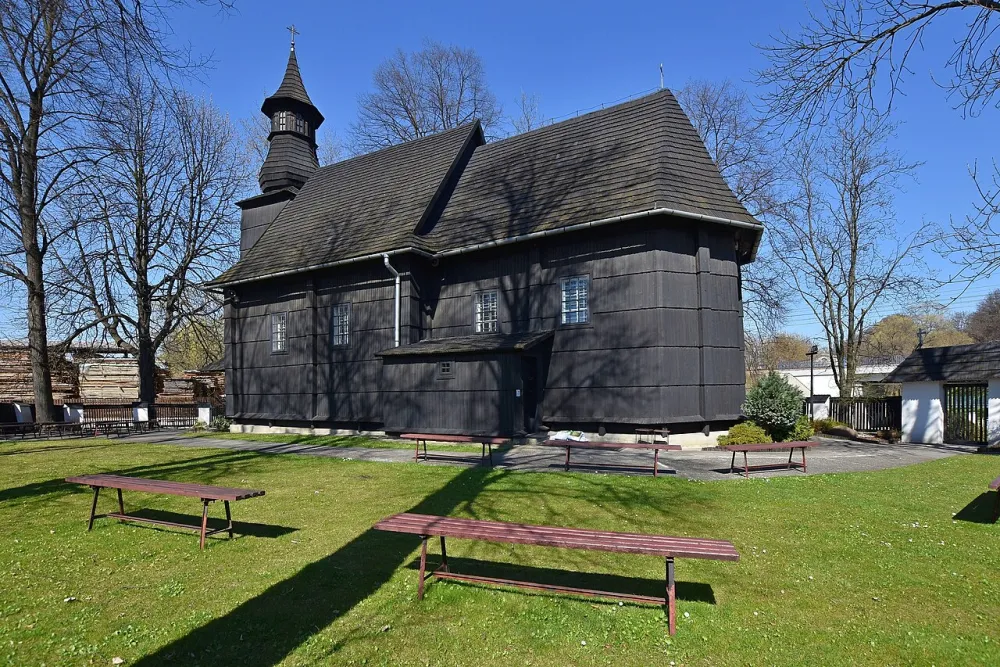 Trójcy Przenajświętszej, Tarnów, Tarnów — exterior