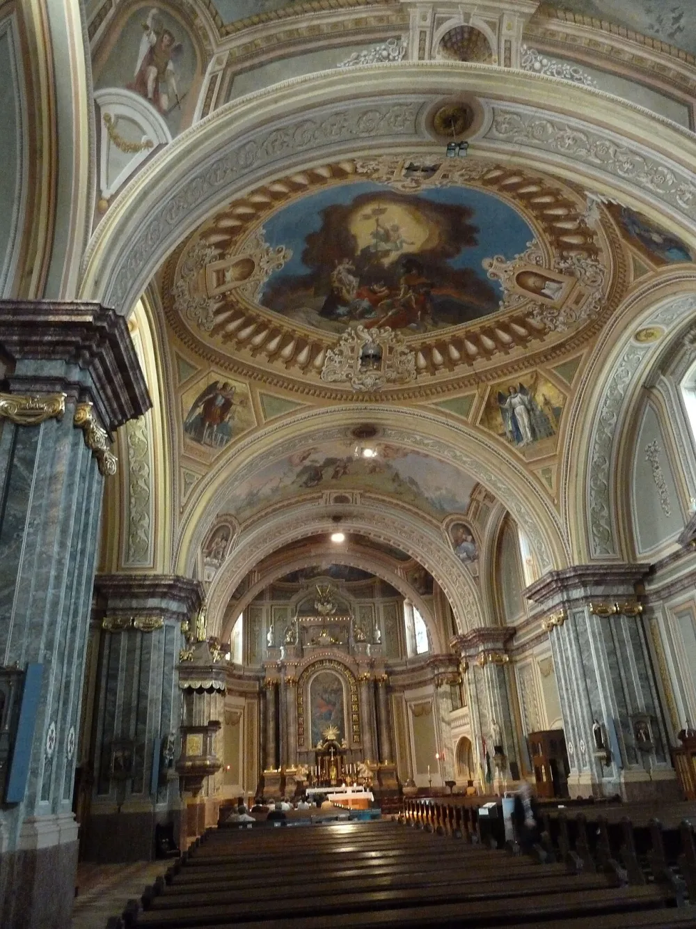 Belvárosi templom, Szekszárd — exterior