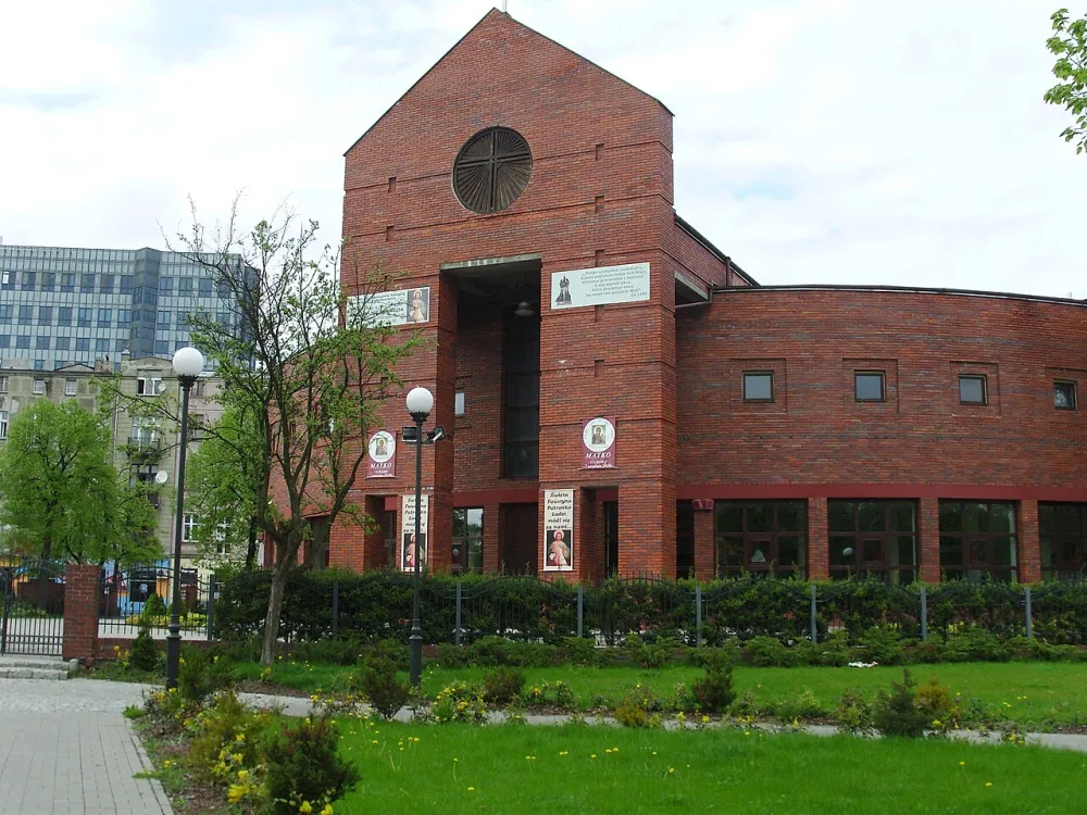 Św. Faustyny Kowalskiej, Łódź, Łódź — exterior