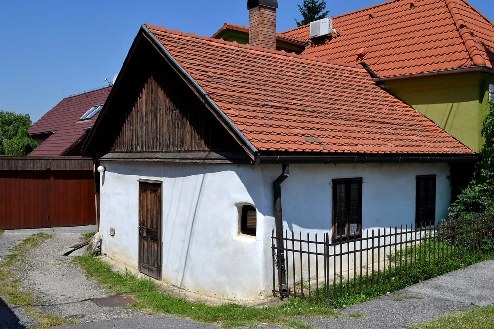 Farský kostol Ducha Svätého (Devínska Nová Ves), Bratislava — exterior