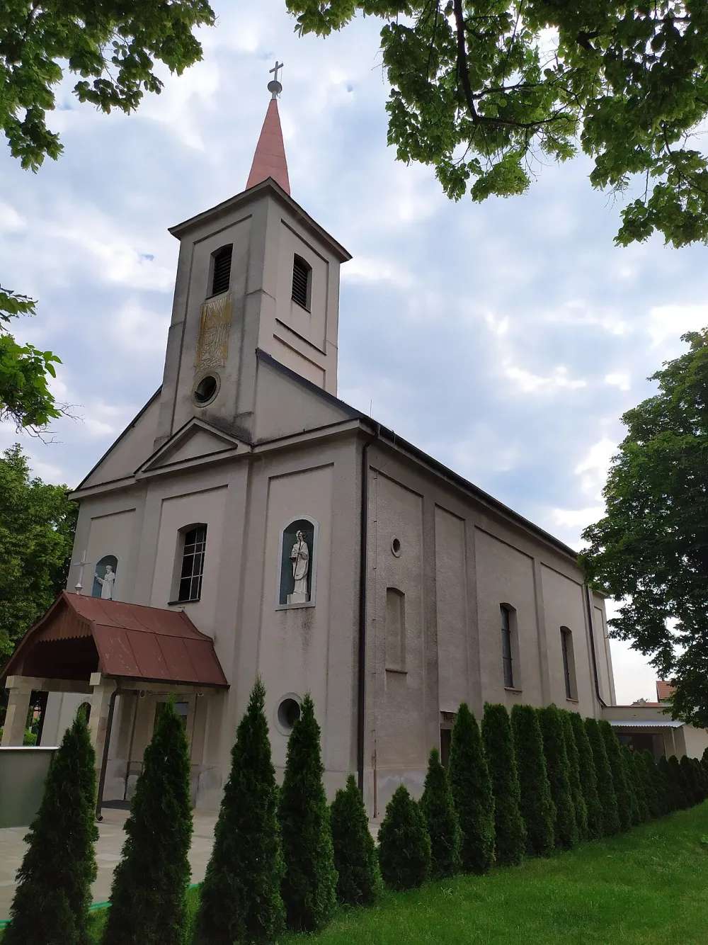 Kostol Ružencovej Panny Márie, Hul — exterior