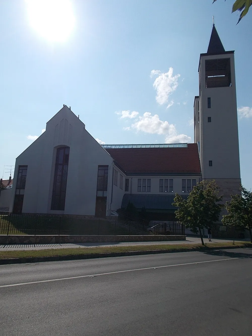Új templom, Szigetszentmiklós — exterior