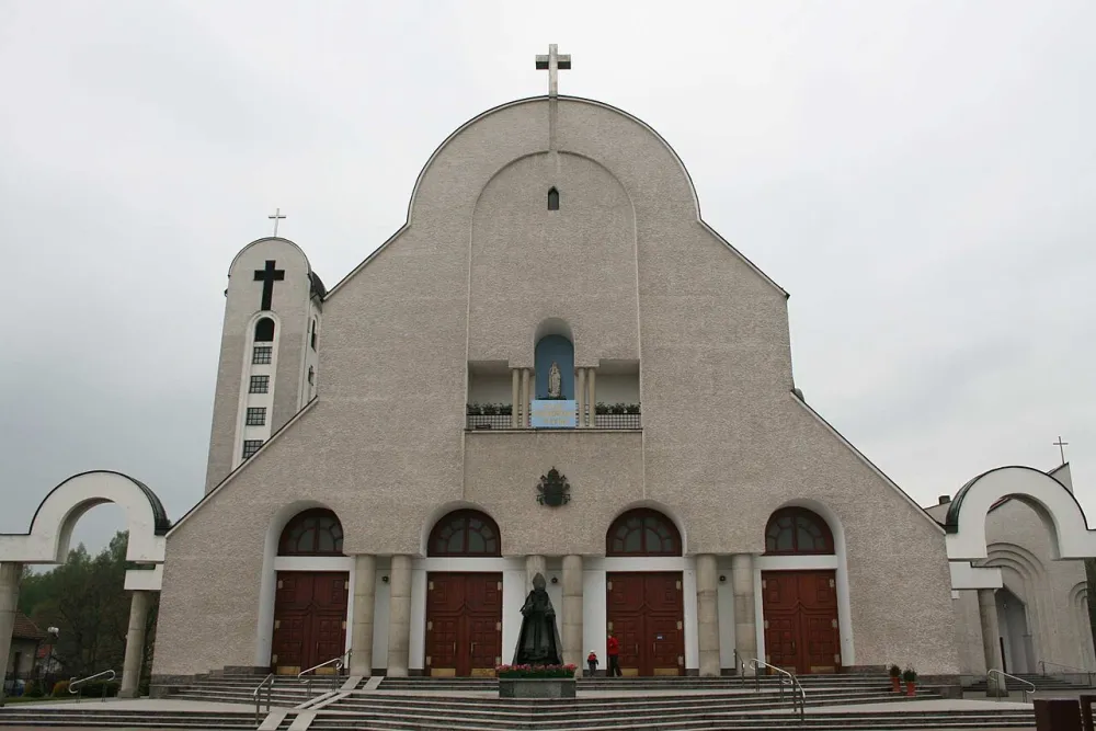 Św. Piotra Apostoła, Wadowice, Wadowice — exterior