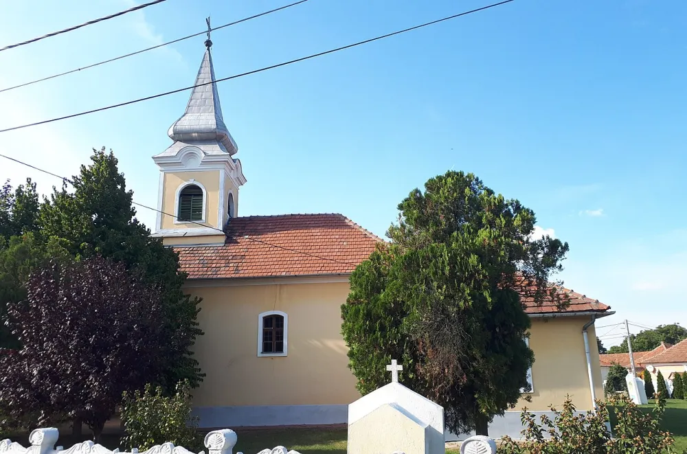 Kisboldogasszony templom, Köröm — exterior