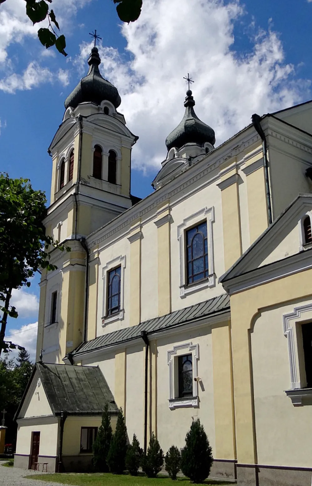 Trójcy Świętej i Wniebowzięcia Najświętszej Maryi Panny, Biłgoraj, Biłgoraj — exterior
