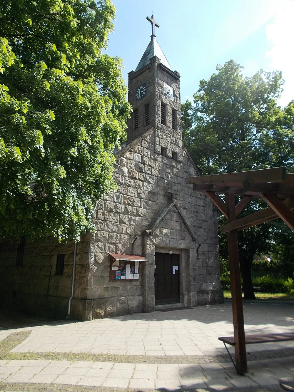 Agárd-Fürdőtelepi Szent István király templom, Gárdony — exterior