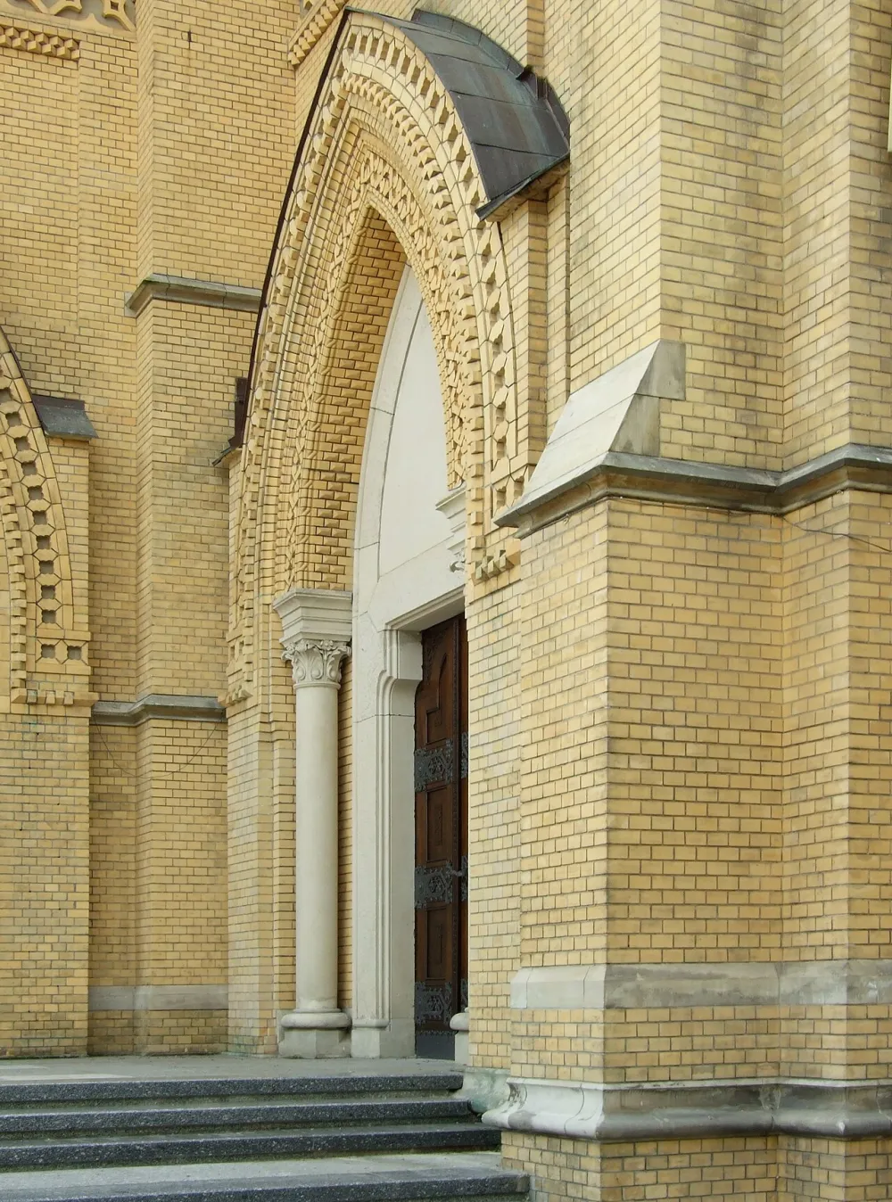 Św. Stanisława Kostki, Łódź, Łódź — exterior