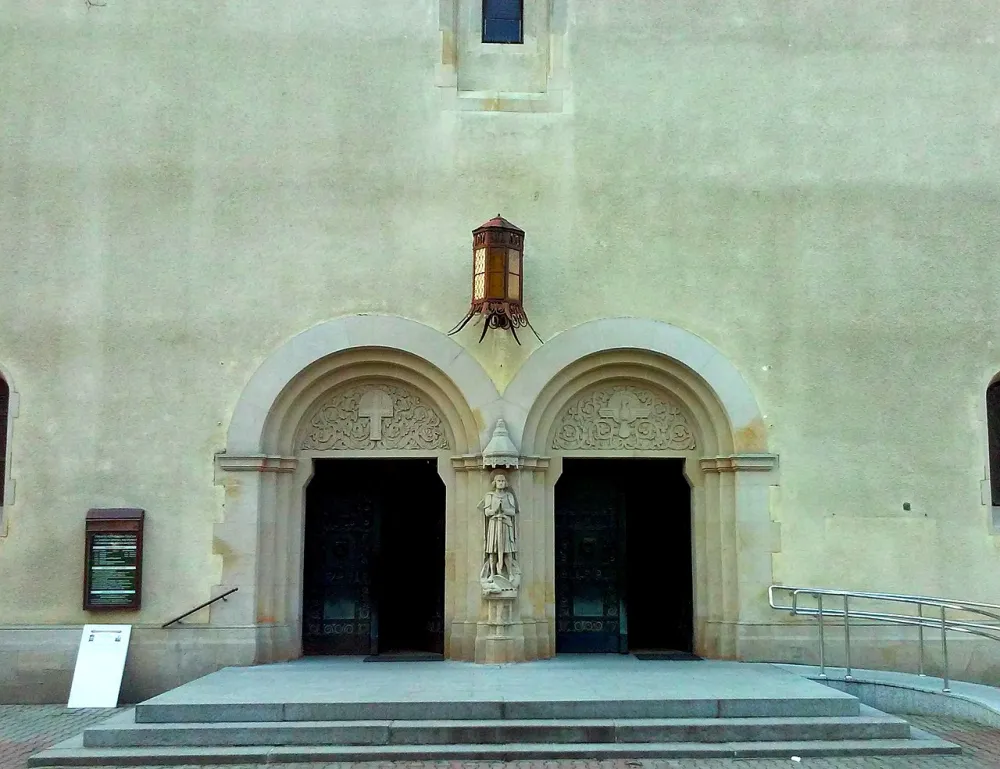 Św. Jerzego Męczennika i Podwyższenia Krzyża Świętego (Brochów), Wrocław, Wrocław — exterior