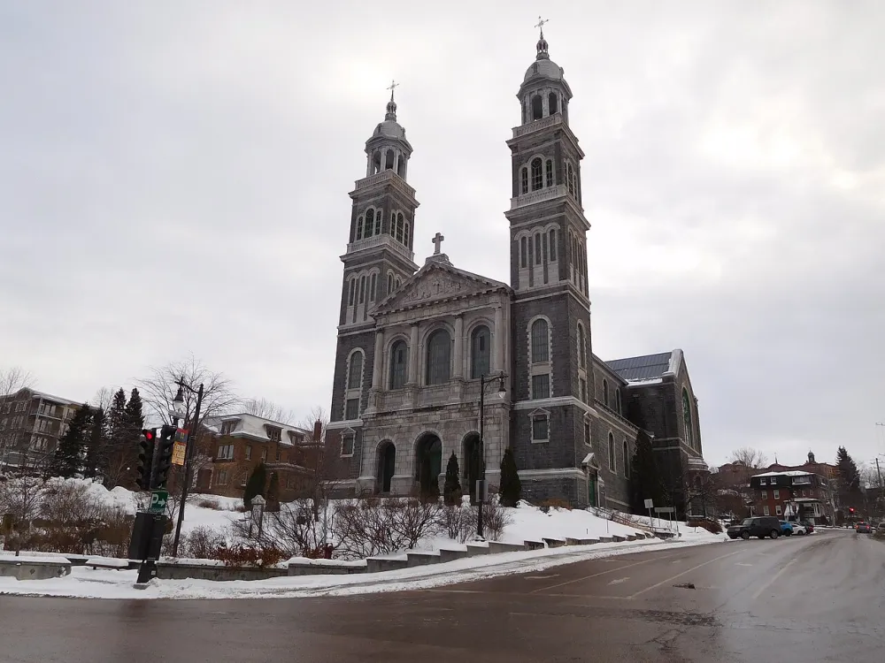 Saint Francis Xavier Cathedral, Chicoutimi — exterior