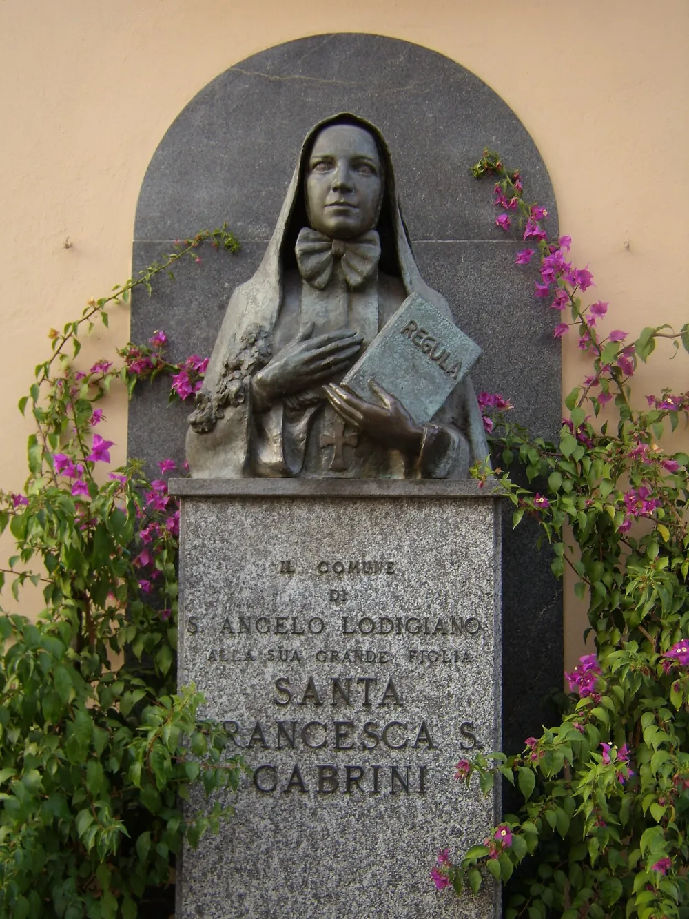Basilica dei Santi Antonio Abate e Francesca Cabrini, Sant'Angelo Lodigiano — exterior