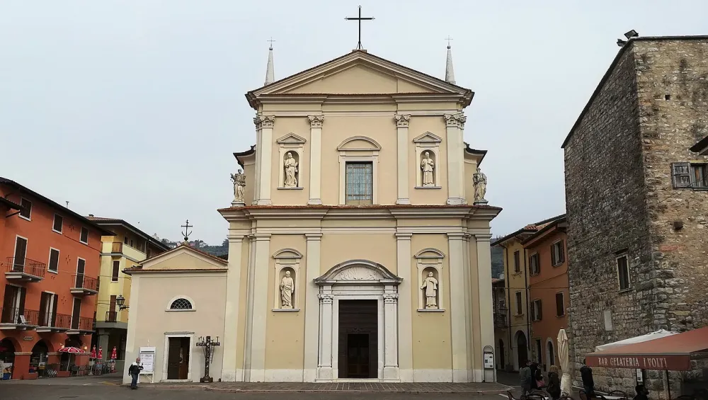 Chiesa dei Santi Pietro e Paolo Apostoli (Torri del Benaco), Torri del Benaco — exterior
