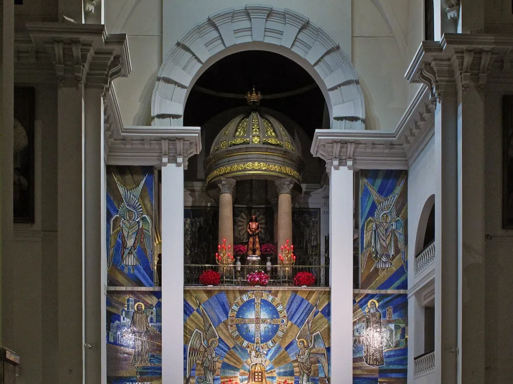 Basilica de Jesus Medinaceli (Cortes), Madrid — exterior