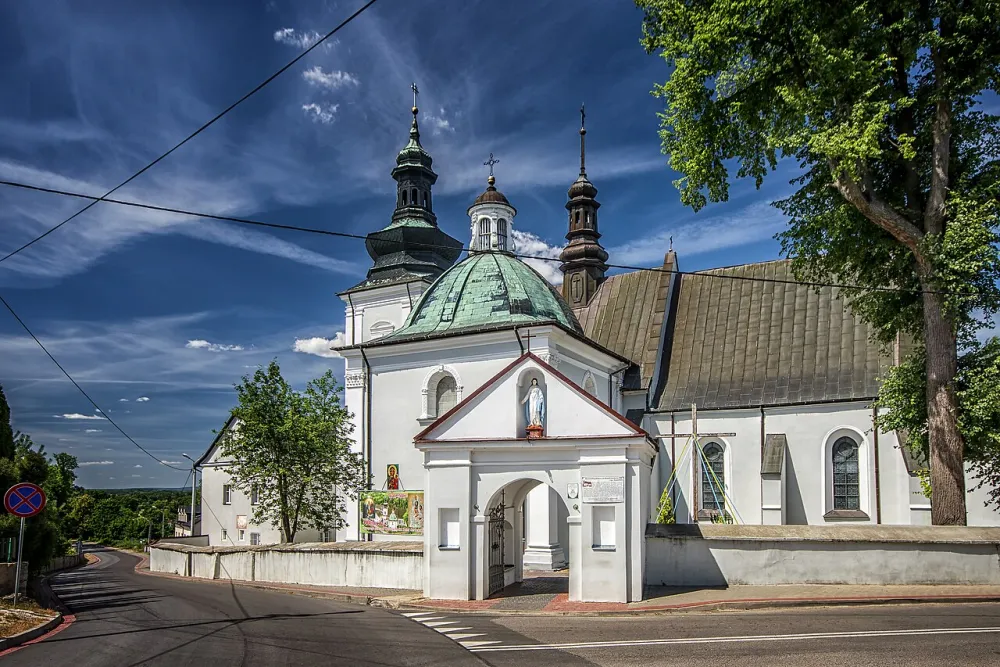 Wniebowzięcia Najświętszej Maryi Panny i św. Augustyna Biskupa, Kurozwęki, Kurozwęki — exterior