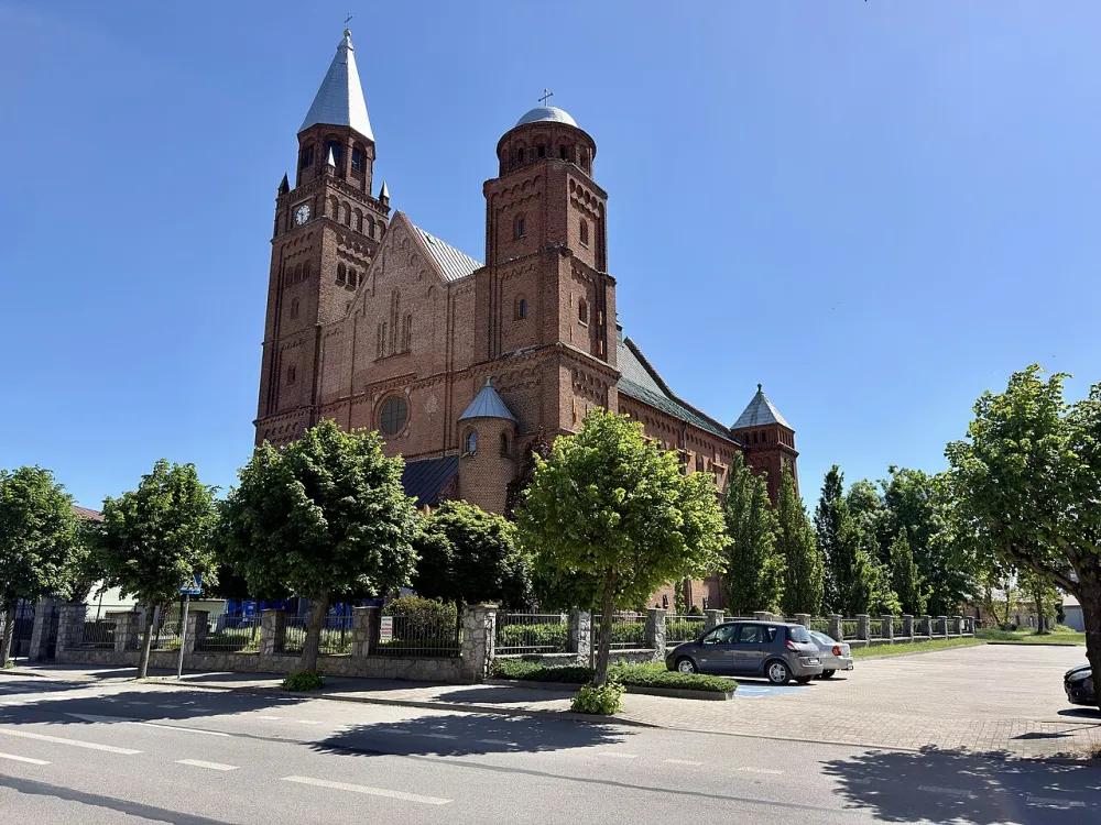 Św. Apostołów Piotra i Pawła, Lututów, Lututów — exterior