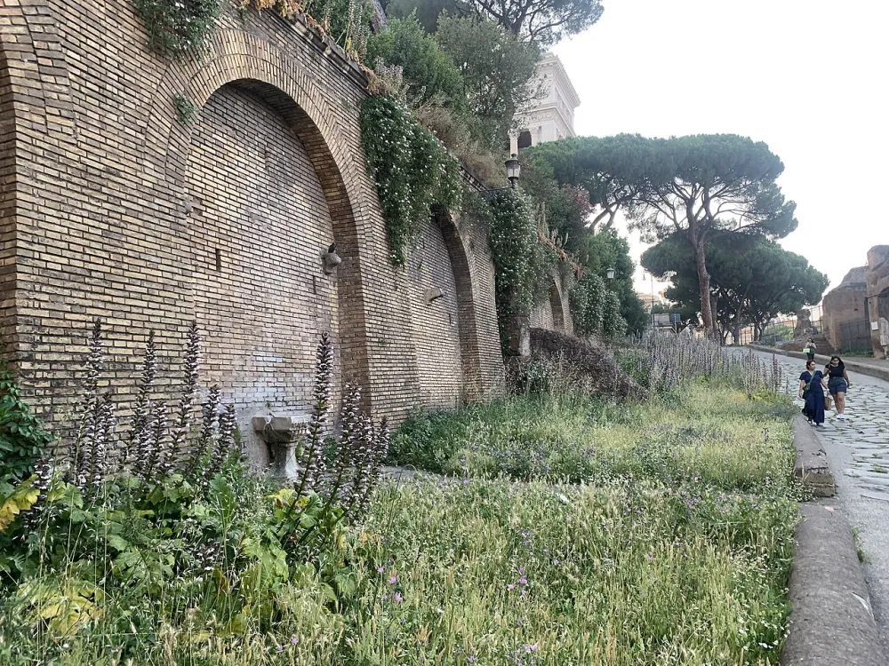 Chiesa di San Giuseppe dei Falegnami al Foro Romano, Roma — exterior