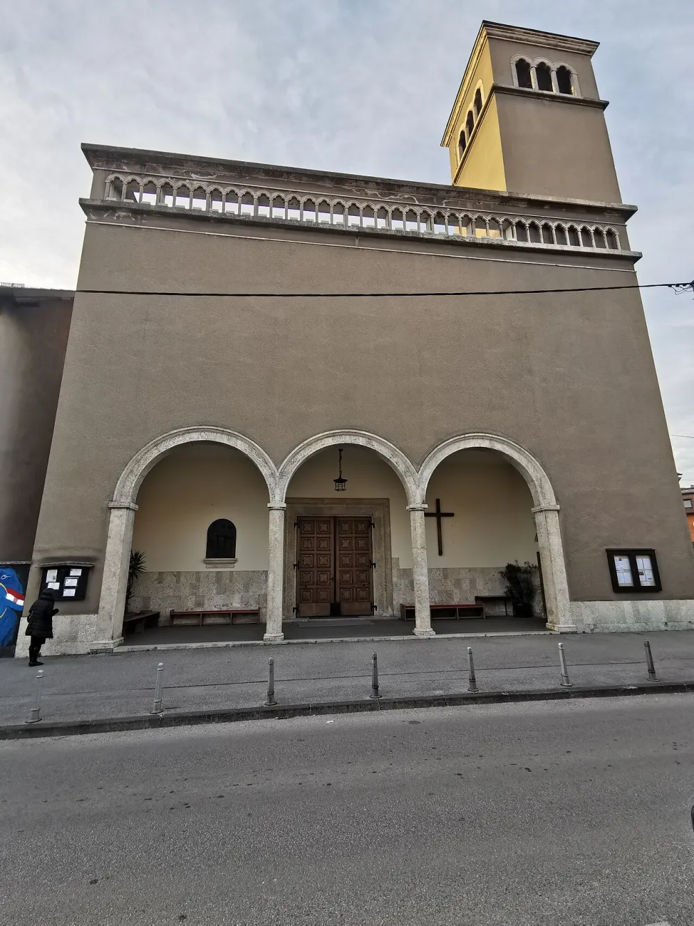 Sv. Nikole Taveliča, Zagreb — exterior