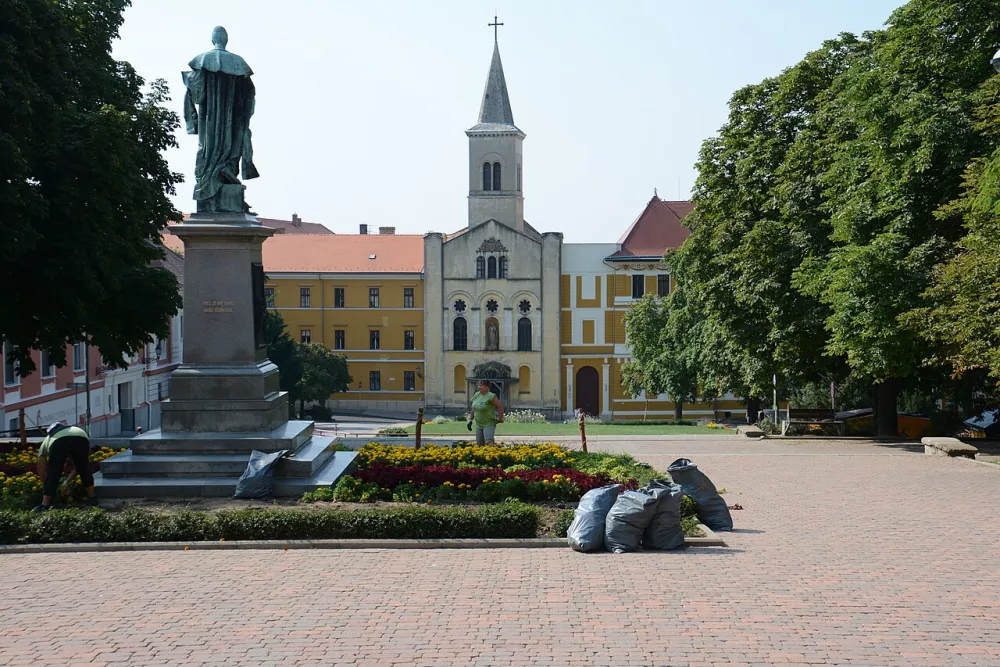 Pécsi Bazilika (Cathedral of Ss Peter & Paul Pecs), Dóm tér 3. — exterior