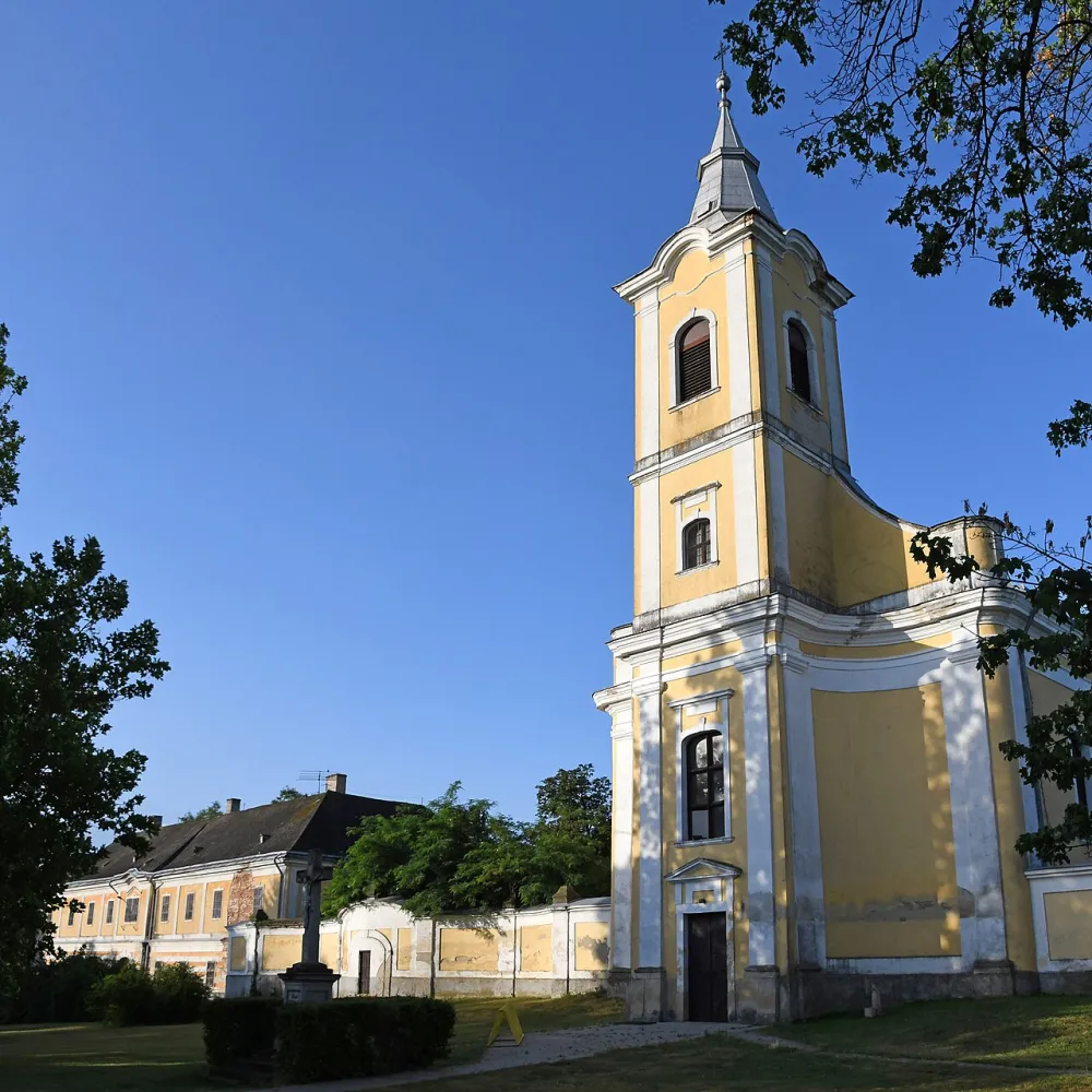 Kisboldogasszony-templom, Előszállás — exterior