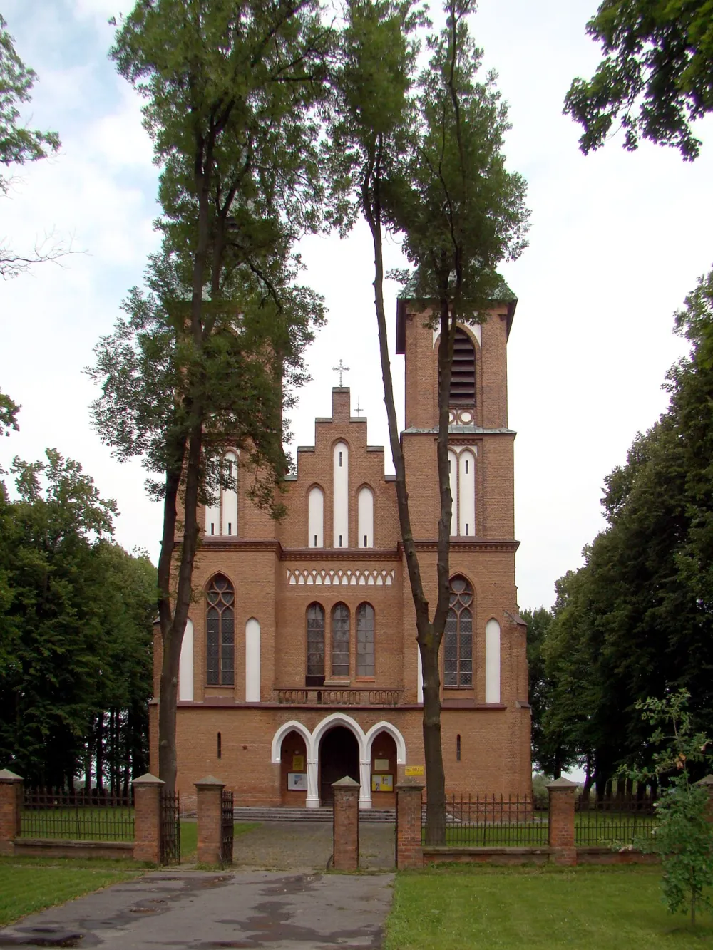 Znalezienia Krzyża Świętego, Mokrelipie, Mokrelipie — exterior