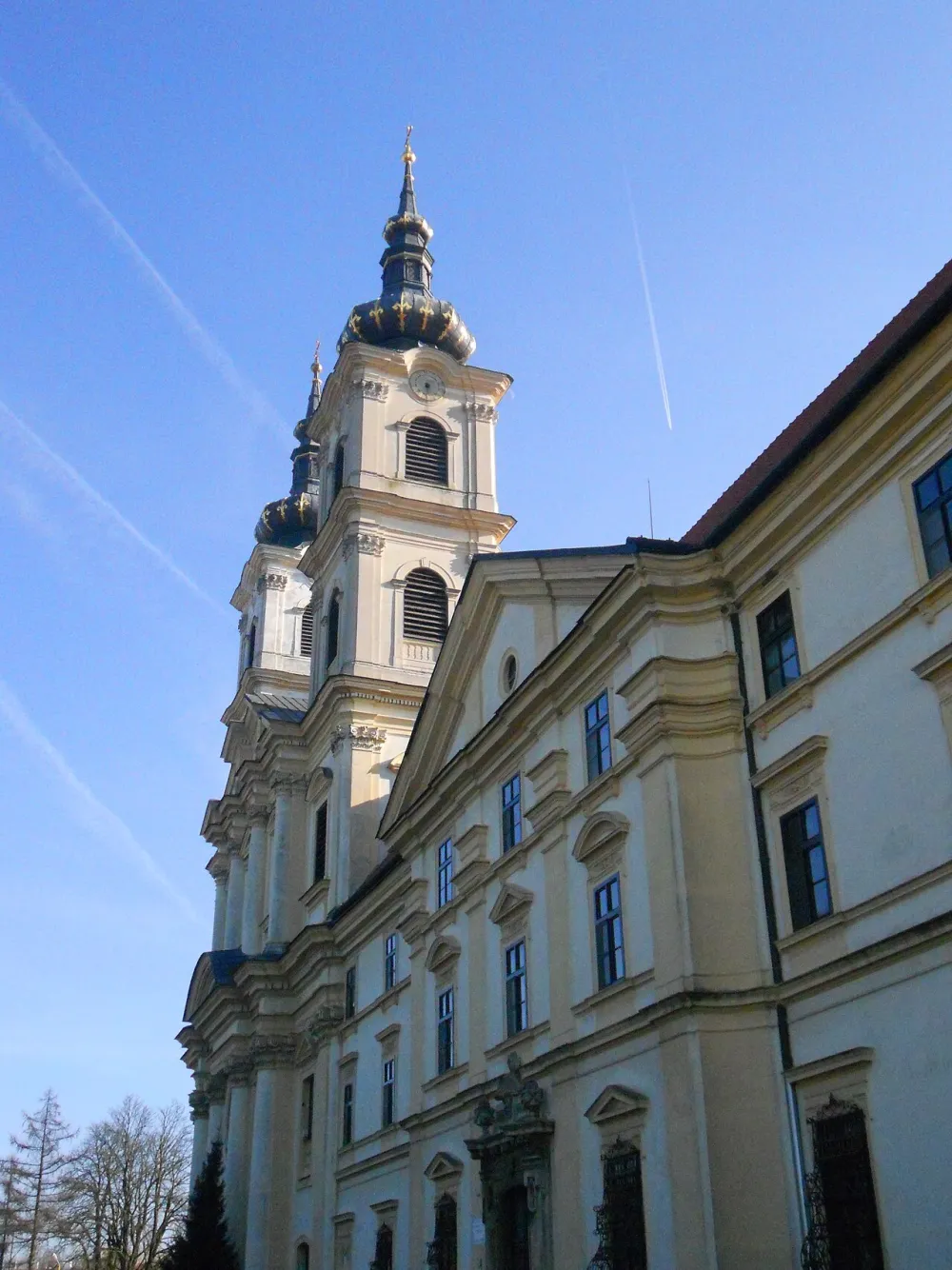 Bazilika Sedembolestnej Panny Márie (diecézna svätyňa, pavlíni), Šaštín - Stráže — exterior