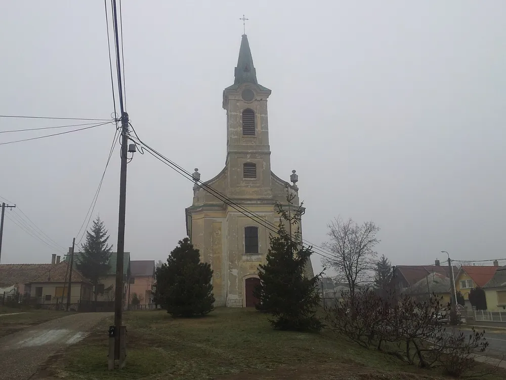 Szent István király-templom, Dad — exterior