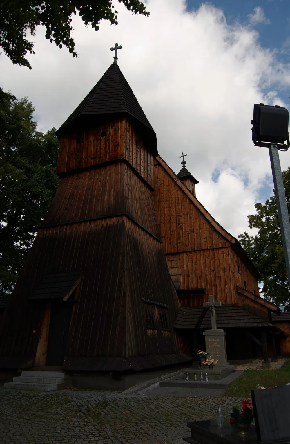Wszystkich Świętych, Bojszów, Bojszów — exterior