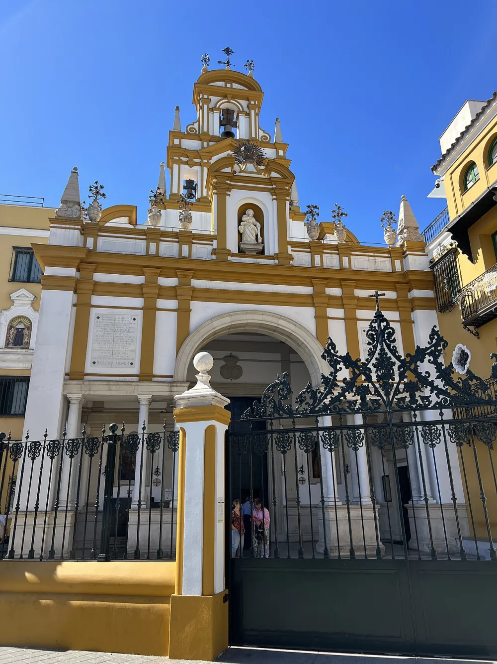 Basílica de Santa María de la Esperanza Macarena, Sevilla — exterior