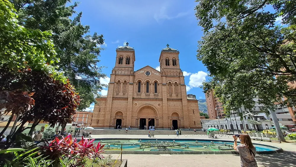 Metropolitan Cathedral Basilica of the Immaculate Conception of Mary, Medellin — exterior