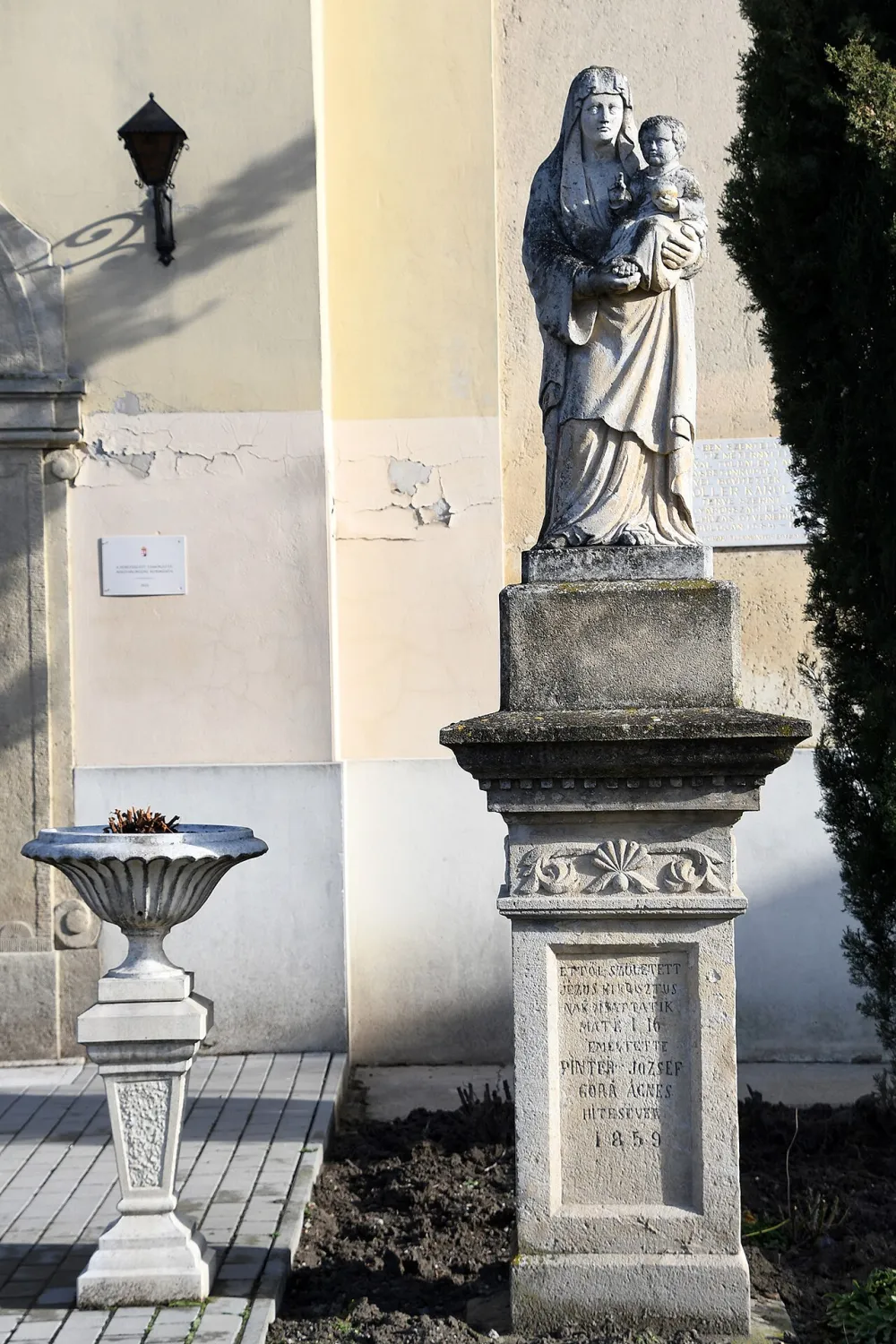 Magyarok Nagyasszonya templom, Dunapataj — exterior